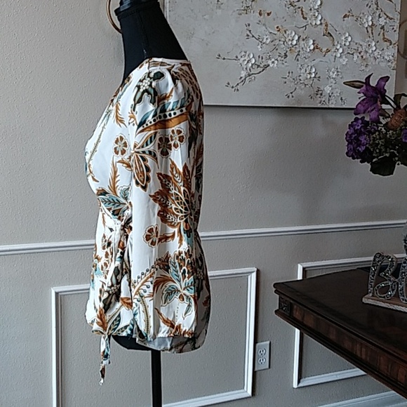 Floral Faux Wrap Blouse By Harvé Bernard. Size M - Picture 12 of 17